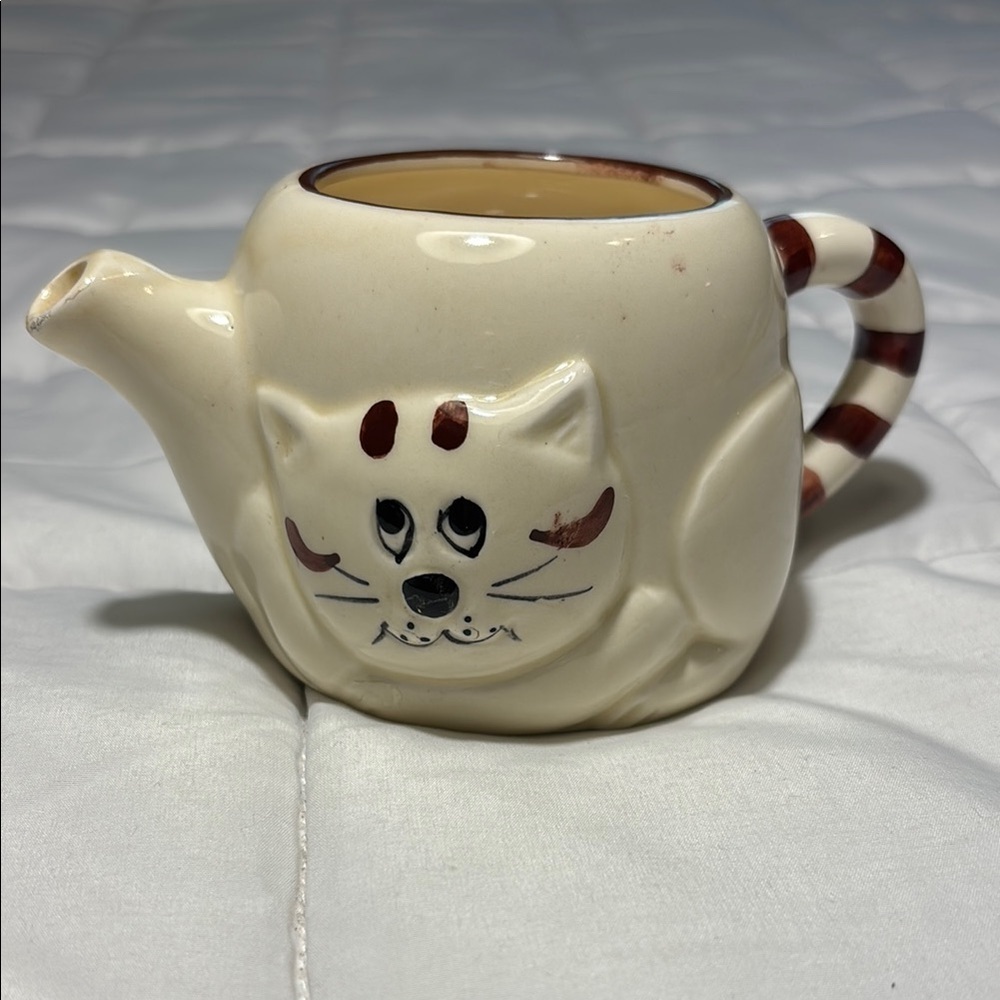 Vintage Cat-themed Ceramic Coffee or Tea Creamer Dish - Picture 1 of 9